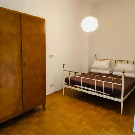Mit Kueche Im Zentrum, Innenhofseitig *